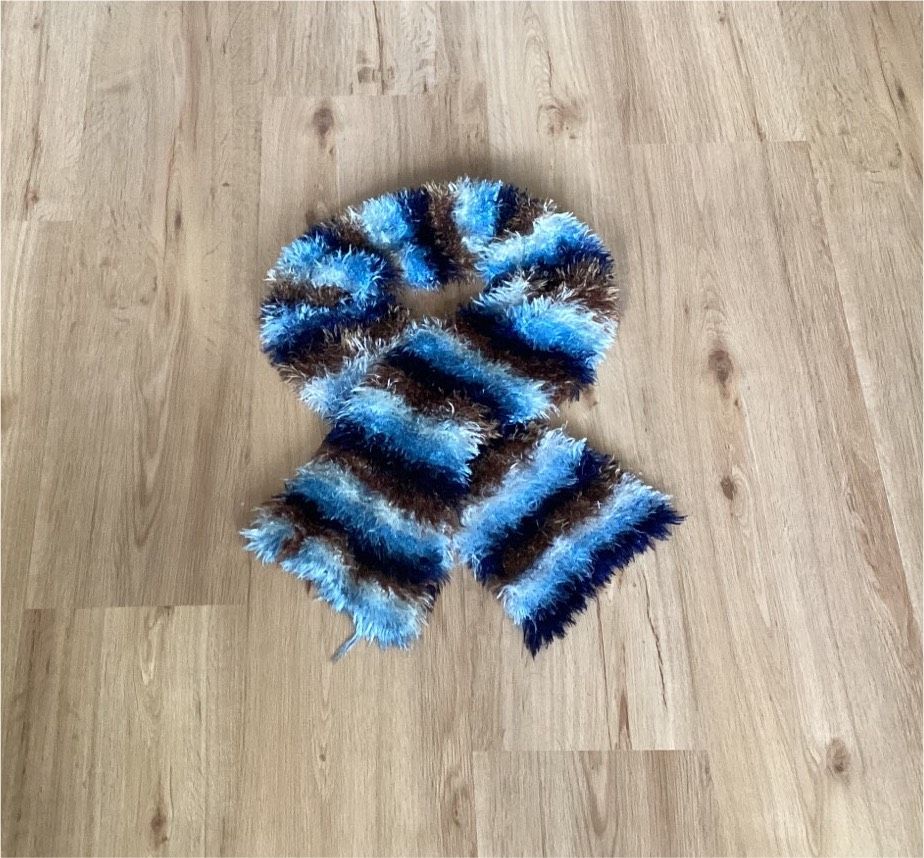 Mehrfarbiger selbst gestrickter Damen Winterschal ! Kuschlig! in Denkte