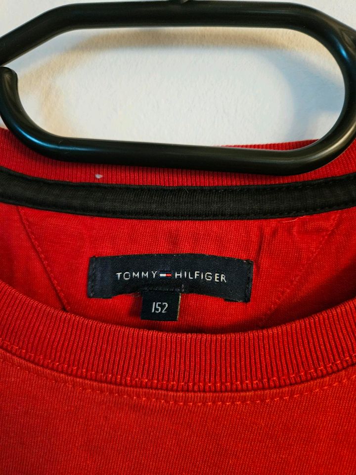 TOMMY HILFIGER KINDER T-SHIRT GR. 152 in Aschaffenburg