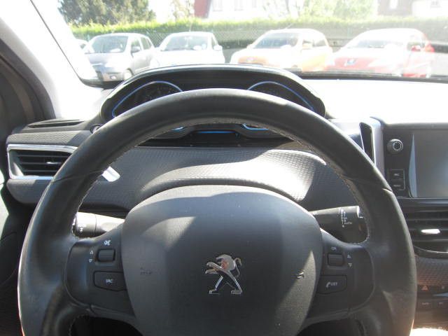 Peugeot 2008 Allure aus 1. Hand in Dresden