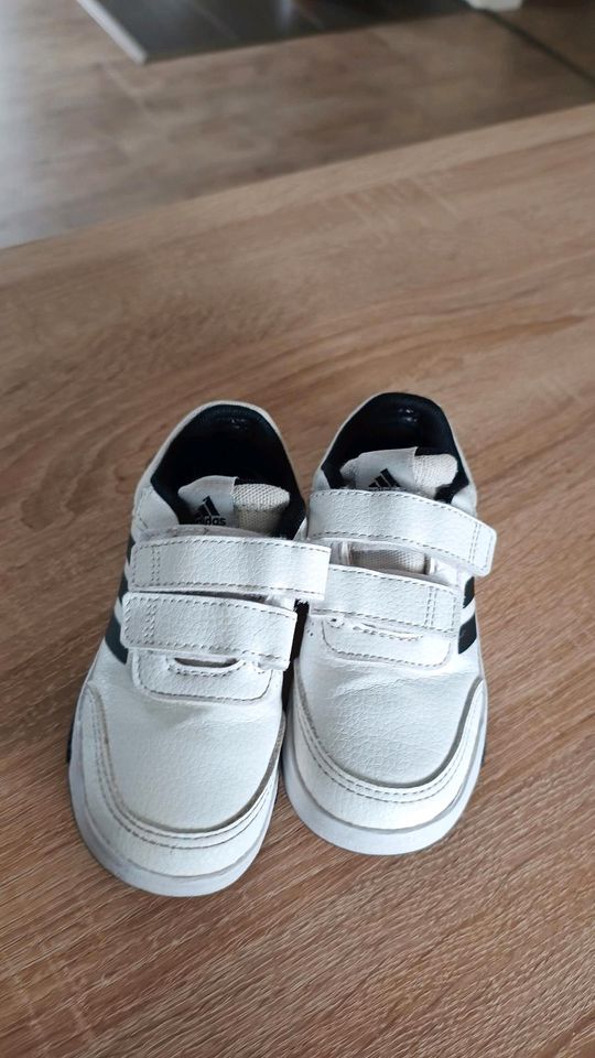 Kinder Adidas Schuhe in Nordenham