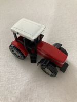 Siku Traktor rot 9240 Massey Ferguson Nordrhein-Westfalen - Brilon Vorschau