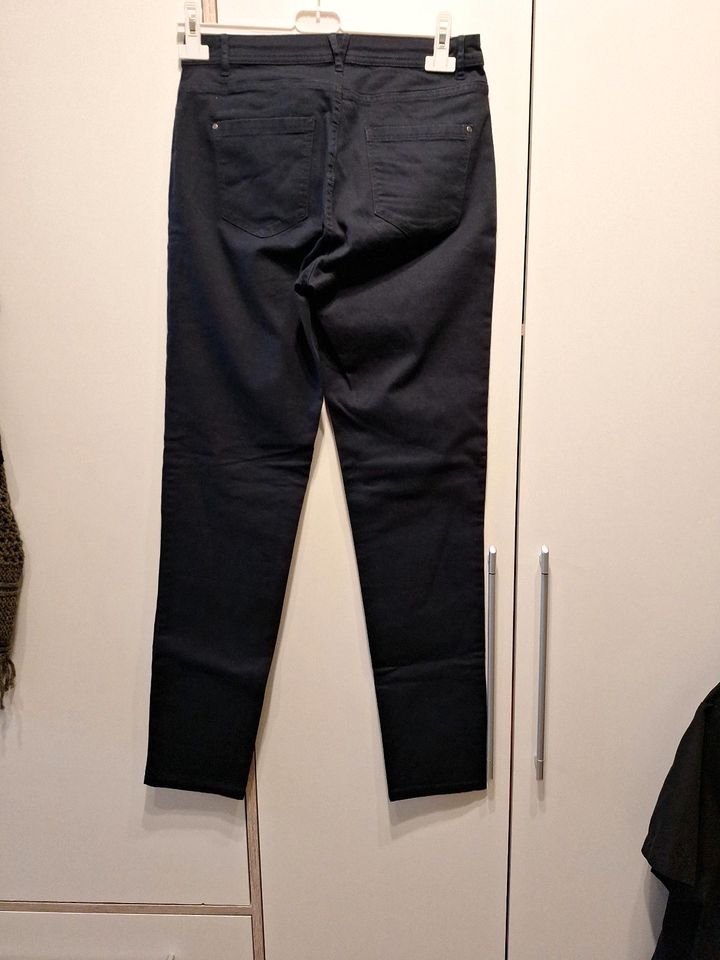 Neue dunkelblaue Jeans  High Waist Gr.38 in Bremen