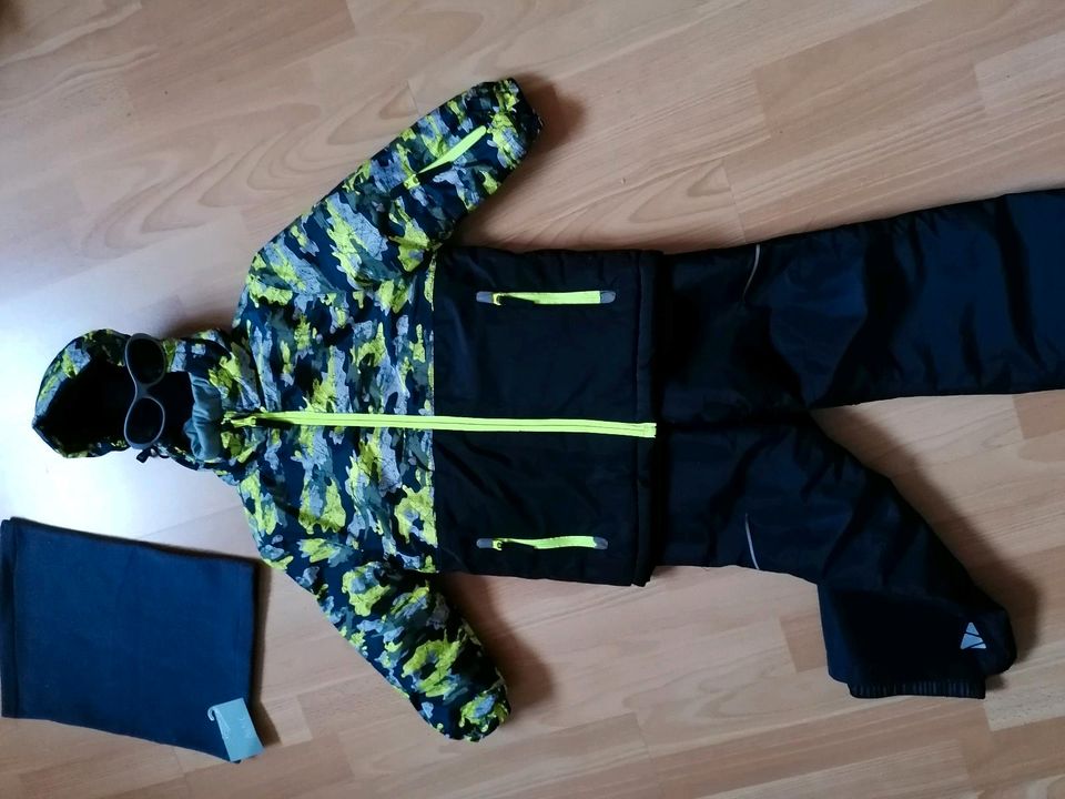 Gr 104/110 Skijacke, Hose, Sonnenbrille, loop in Leer (Ostfriesland)