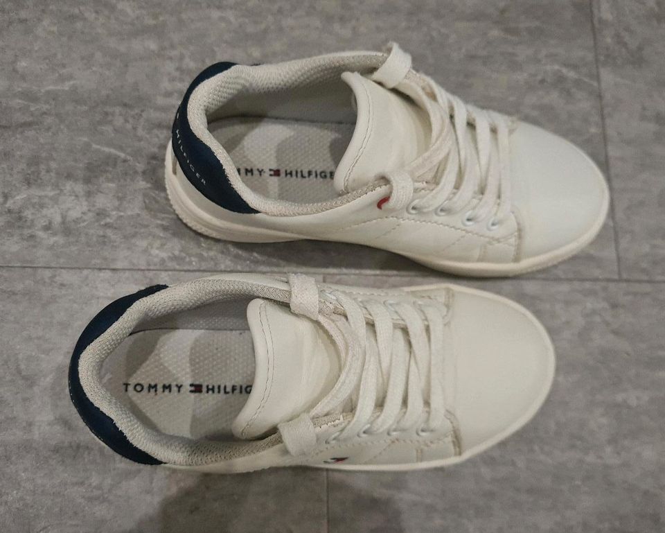 TOMMY HILFIGER Kinder Schuhe Sneaker Sportschuhe weiß Gr. 28 in Neukirchen