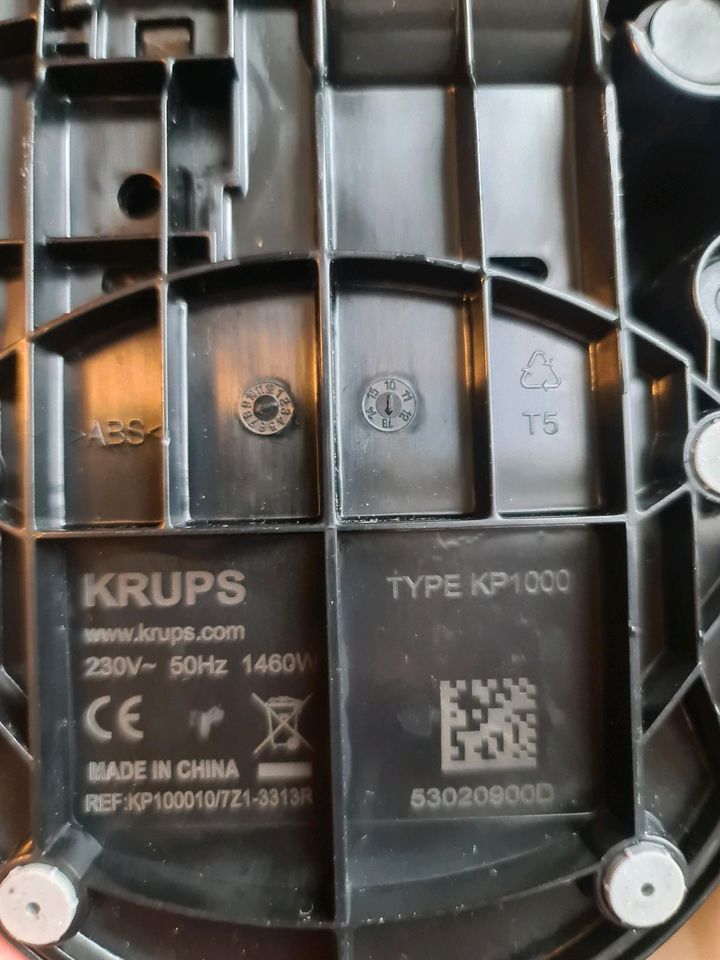 Dolle Gusto Krups Type KP1000 + 2 Kapselhalter in Düsseldorf