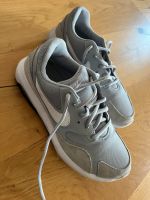 Nike Schuhe grau/weiß Größe 38,5 Bayern - Wolfratshausen Vorschau
