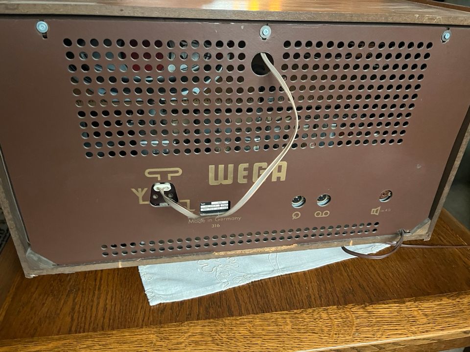 Wega Radio 322 - Unikat - Funktionsfähig in Hiddenhausen