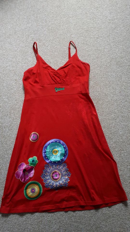 Kleid Desigual Gr. L in rot in Jork