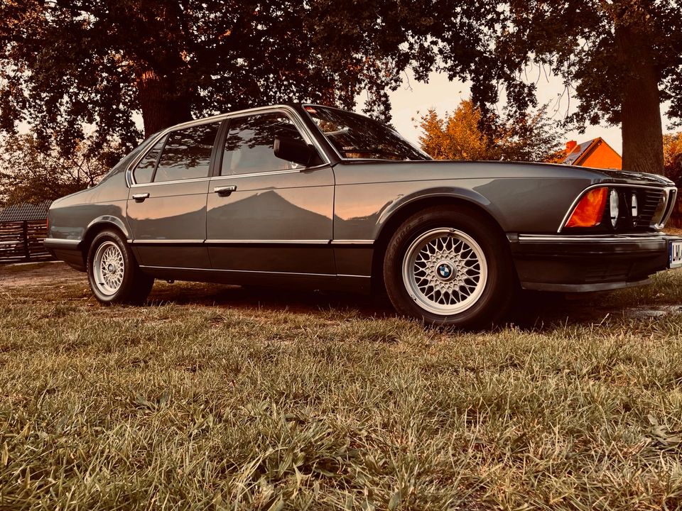 Oldtimer BMW 7er in Schwerin