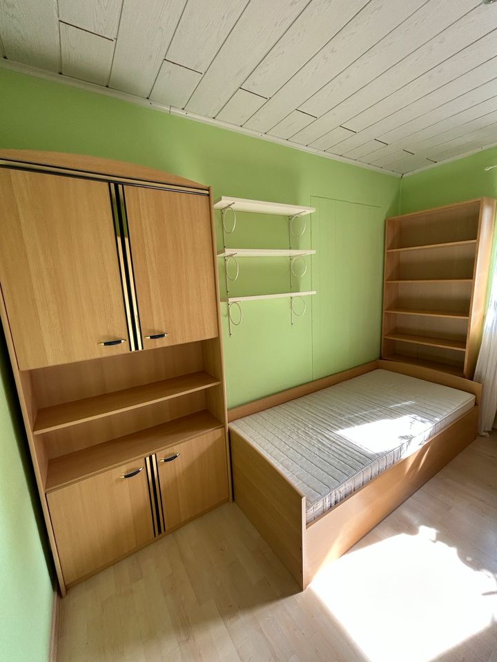 Kinderzimmer Möbel mit Bett in Mühltroff