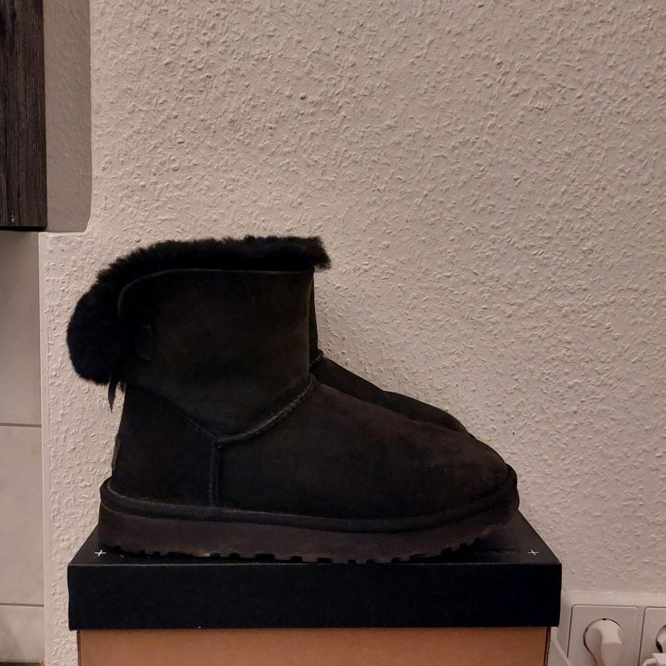 UGG Damen Winter Schuhe Grösse 39 schwarz NP249 in Berlin