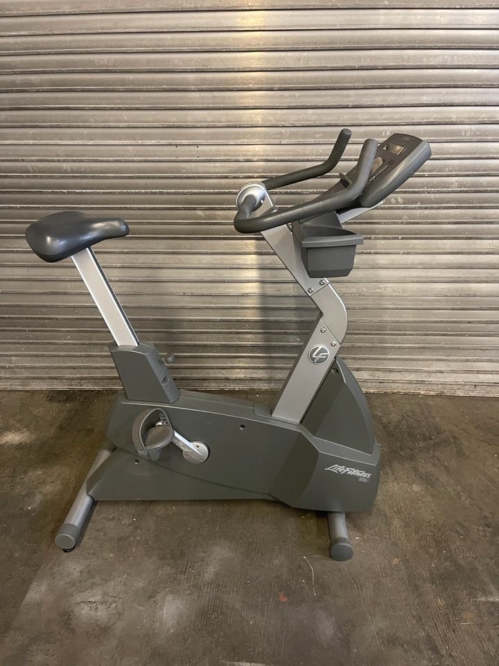 Life Fitness Silverline Ergometer Sitzergometer Precor Technogym in Dillenburg