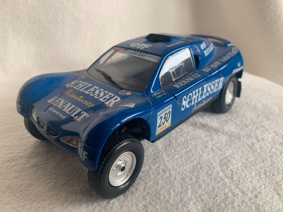 Renault Megane Schlesser 1/24 Bburago Rallye Paris Dakar in Bad Blankenburg