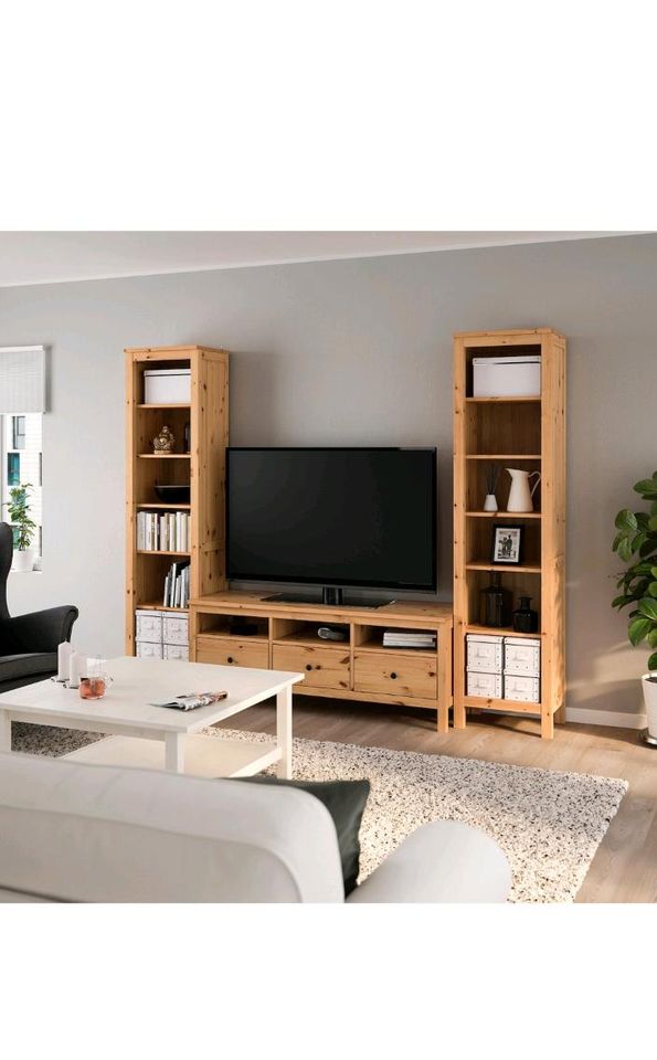 Hemnes Regal TV-Möbel Kombination in Ostfildern