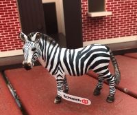 SCHLEICH ZEBRA MIT FÄHNCHEN  NEU Schleswig-Holstein - Ritzerau Vorschau