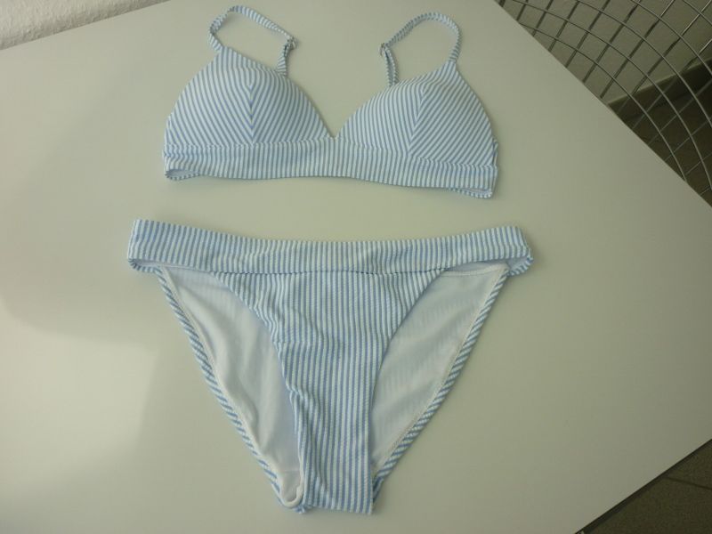 Bikini Oberteil Gr. M, Hose Gr. S, blau -weiß, 1. Hand in Hünfeld