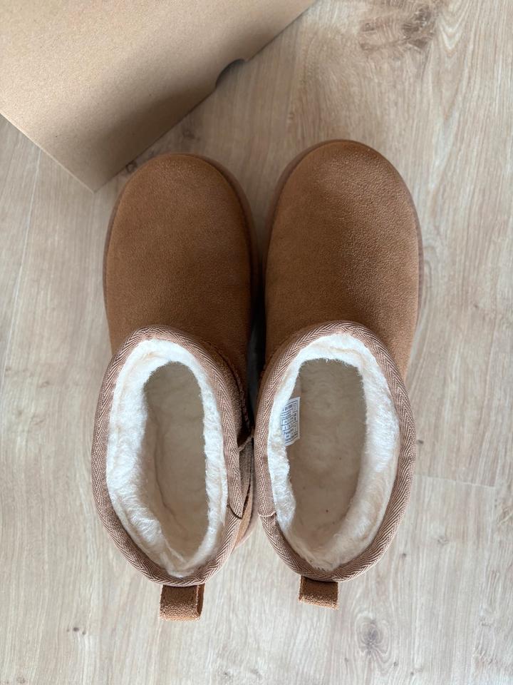 UGG Ultra Mini Platform Boots Stiefel Chestnut 38 mit OVP in Kirchlengern