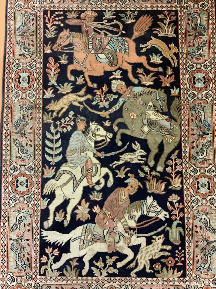 TEPPICH SEIDE / BAUMWOLLE FIGÜRLICH ORIENTALISCHE REITER 130x77cm SEIDENTEPPICH - Versand kostenlos - Wir sind für Sie da lokal in 86830 Schwabmünchen oder online ARTHOME24 in Schwabmünchen