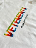 Vetements T-Shirt Different Gr. M Bayern - Günzburg Vorschau