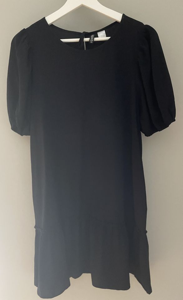 H&M Damen Kleid Hängerchen Sommerkleid Gr. M 38 schwarz in Gummersbach