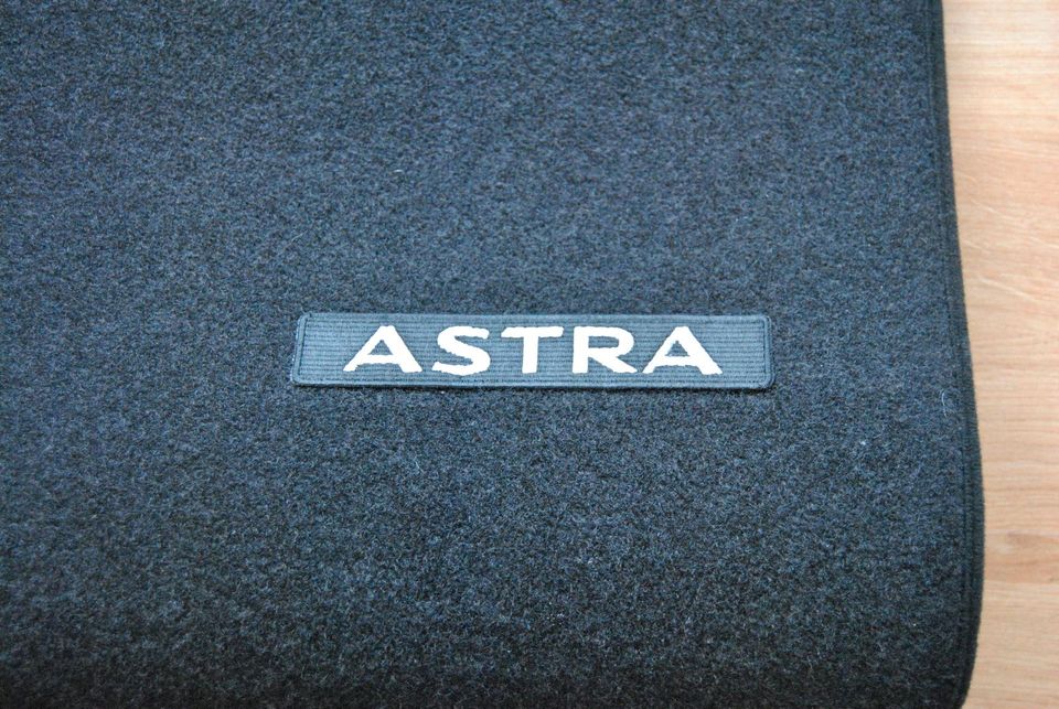 Opel Astra J / K ST Kofferraumteppich Schonmatte in Buchbach