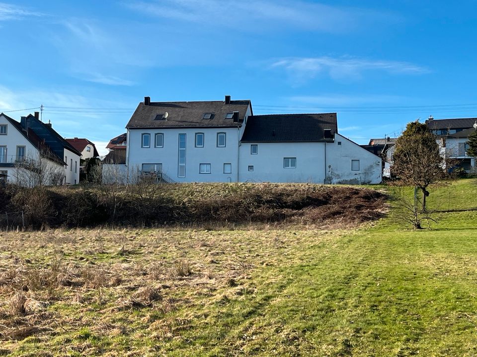 Bauernhaus/Scheune (mit Garage) zum Ausbau als Doppelhaushälfte in Nonnweiler