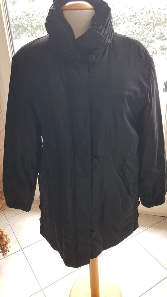 Schöne Vintage Winterjacke in schwarz in Größe 36 aus den 80 er J in Albstadt