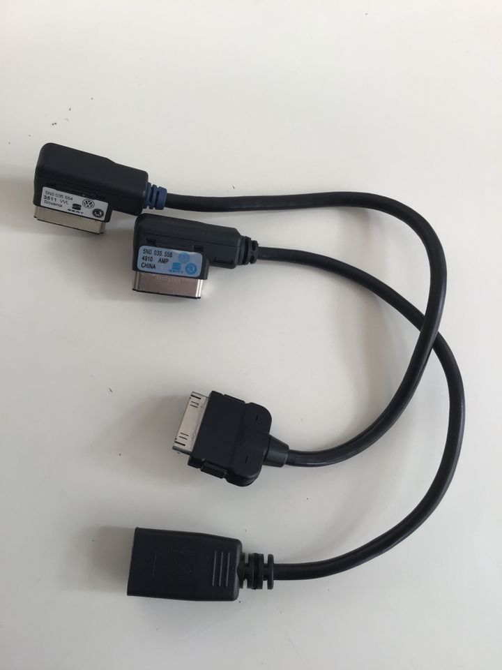 Original VW/SEAT/Skoda Media-Kabel USB und alten Apple-Stecker in Berlin