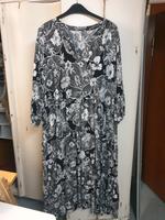 Kleid Sommerkleid Viskose Größe 54 Nordrhein-Westfalen - Bünde Vorschau
