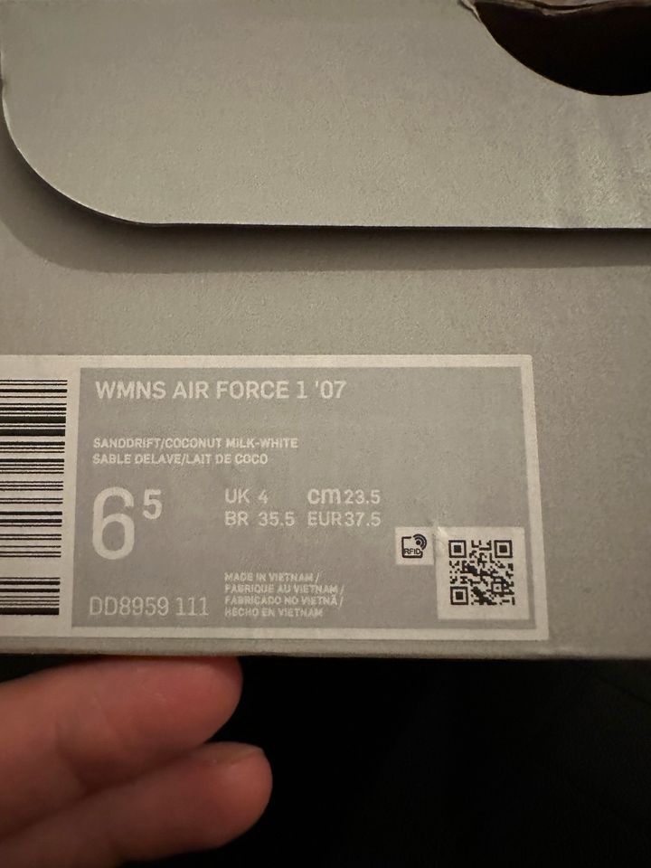 Nike Air Force 1 07 beige neuwertig 37.5 in Düsseldorf