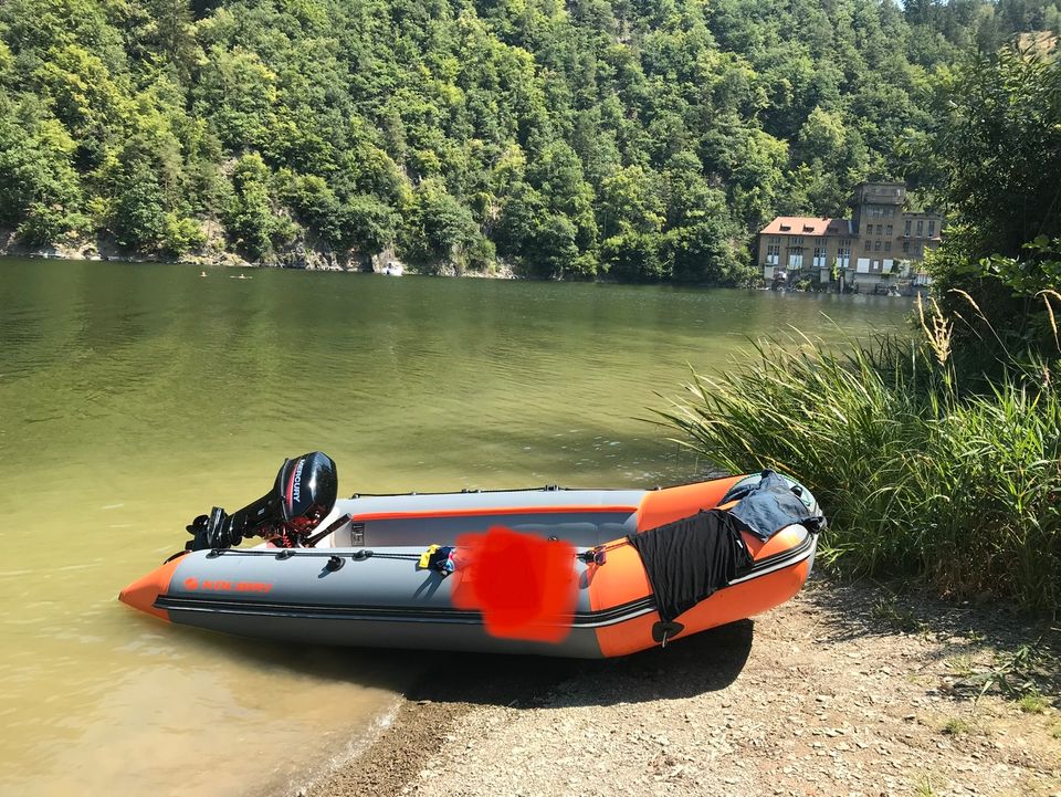 Schlauchboot 15 PS mit Bootstrailer in Pössneck