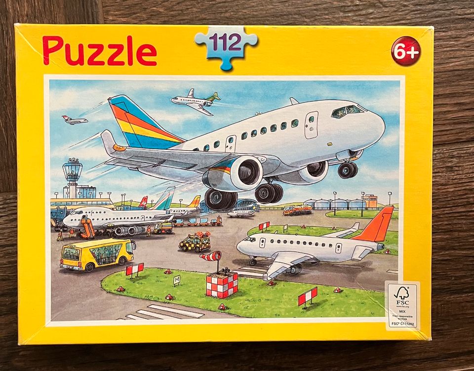 Puzzle 112 Flugzeug, Flughafen wie neu in Baunatal