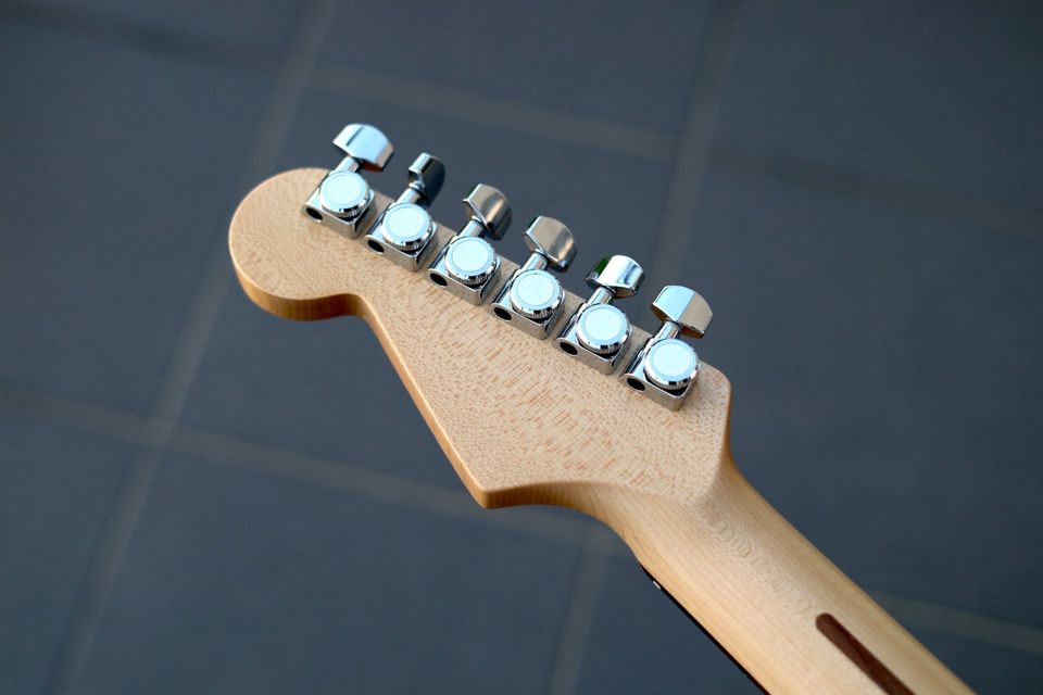 Fender AM Pro Stratocaster Limited Edition Daphne Blue (2019) in Schwedt (Oder)