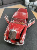 Modellauto 1:18 Sun Star Mercedes 220 SE Coupe schwarz-rot Rheinland-Pfalz - Mettenheim Rheinhessen Vorschau