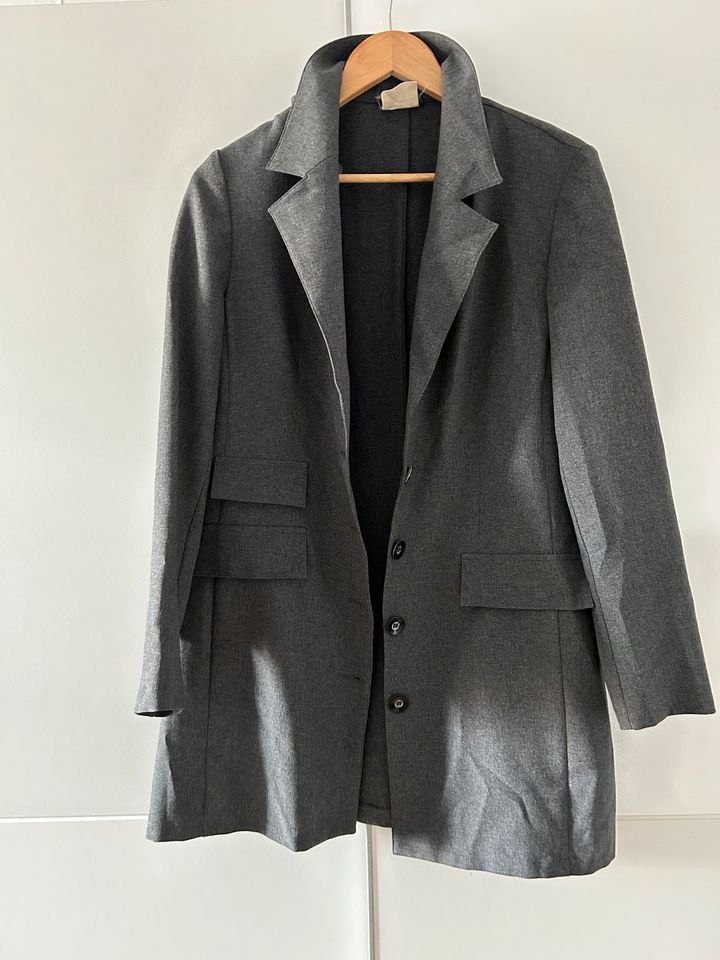 Blazer grau mit Schulterpolstern in Hage