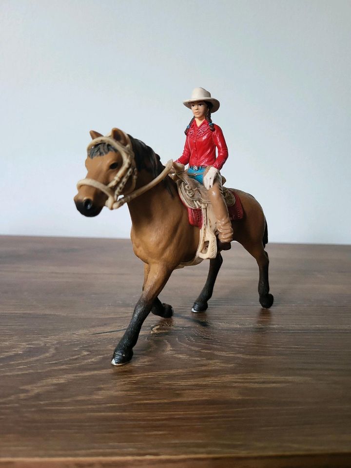 Schleich 42112 - Westernreiterin mit Pferd in Hamburg