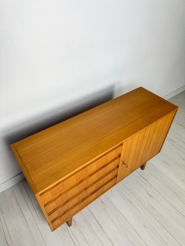 60er 70er Mid Century Nussbaum Kommode Sideboard Vintage Retro in Köln