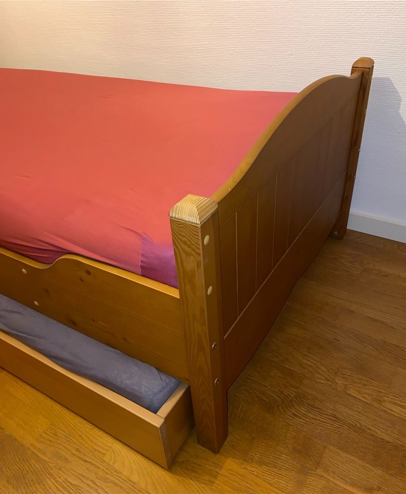 Kinderzimmer a. Holz Schrank Paidi Bett Kommode Regal 2xMatratze in Fellbach