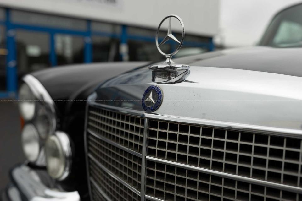 Mercedes-Benz W111 280 SE Coupé (1970), Flachkühler in Vettelschoß