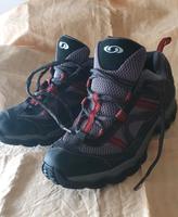 gut erhaltene salomon sneaker gr. 42 Hessen - Bad Vilbel Vorschau