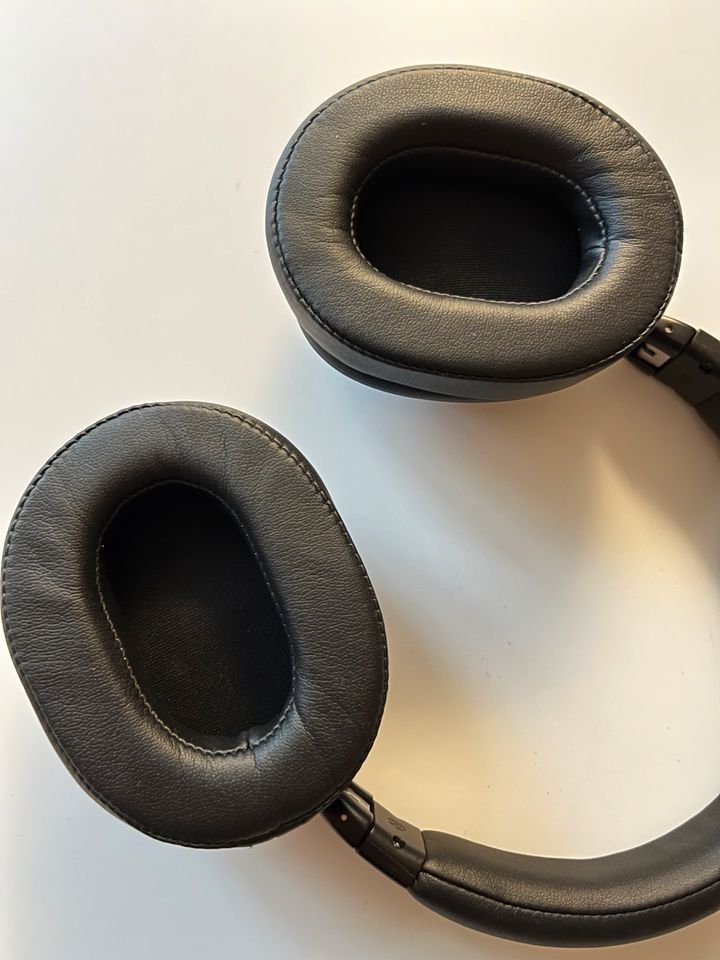 Over-Ear Bluetooth Headphones by Monoprice in Berlin