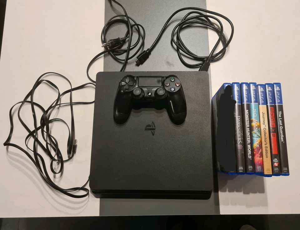 PS4 Sony PlayStation 4 Slim mit 6 Spielen und einem Controller V2 in Gelnhausen