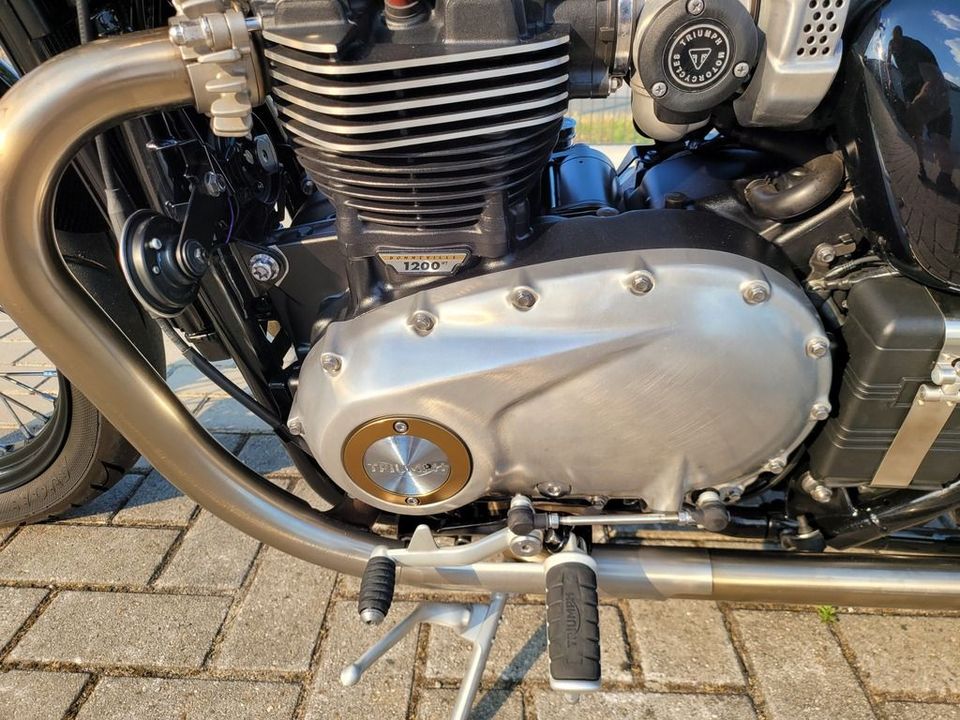 Triumph BONNEVILLE BOBBER 1200 ABS LENKERUMBAU + HELM in Bawinkel