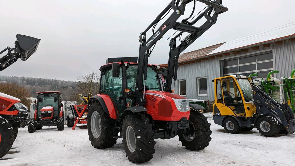 McCormick Traktor X4.070 Allrad Traktor mit Frontlader in Tännesberg