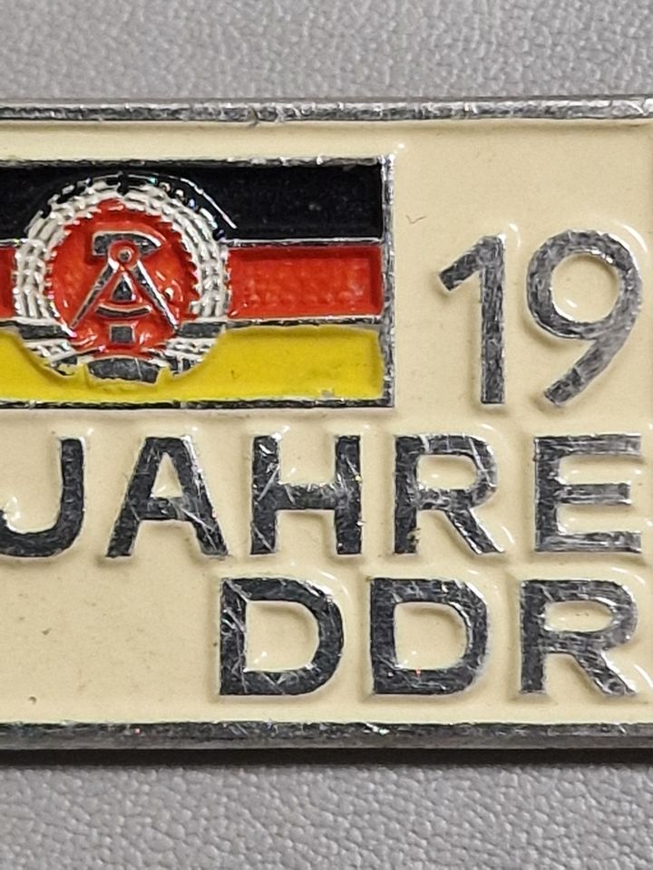 DDR Abzeichen/Orden Anstecker 19 Jahre DDR in Recklinghausen