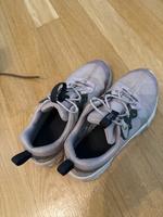 Nike Sportschuhe in 35 Frankfurt am Main - Ostend Vorschau