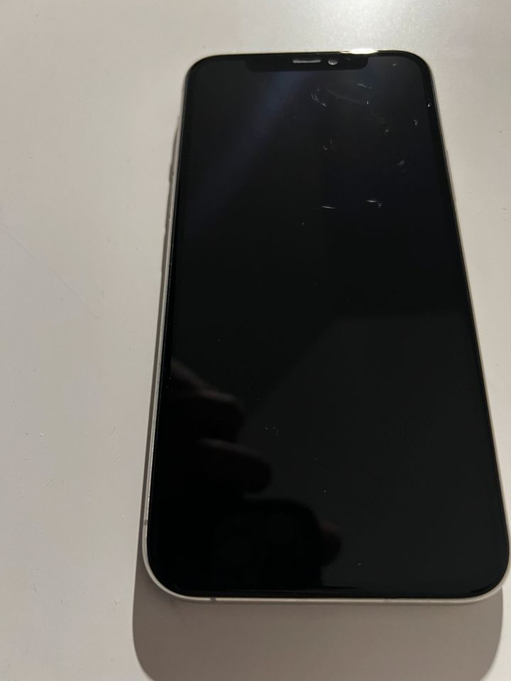 Apple iPhone 11 Pro 256 GB weiß inkl. Zubehör in Brühl