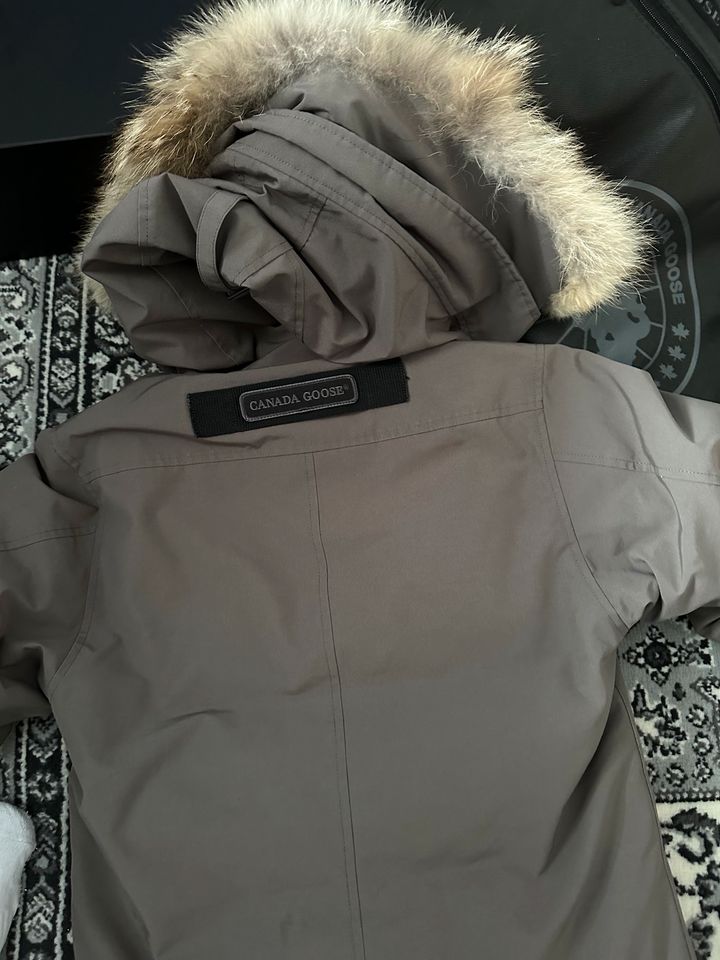 Canada Goose Chateau Parka Black Label in Hamburg