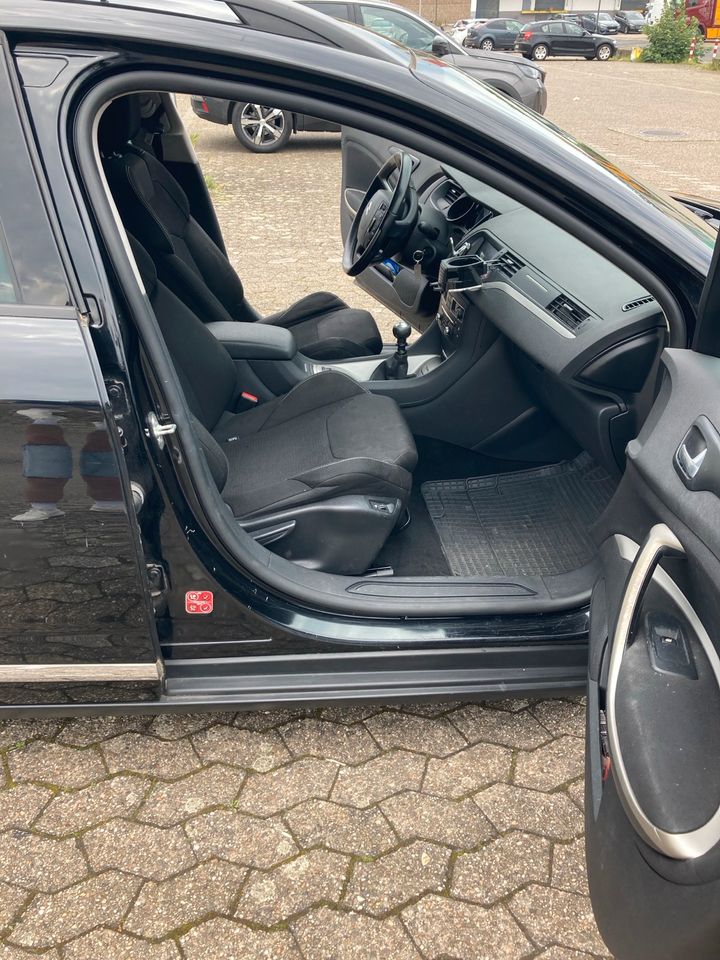 Citroen C5 2.2 HDI Motor+Getriebe SEHR GUT in Düsseldorf