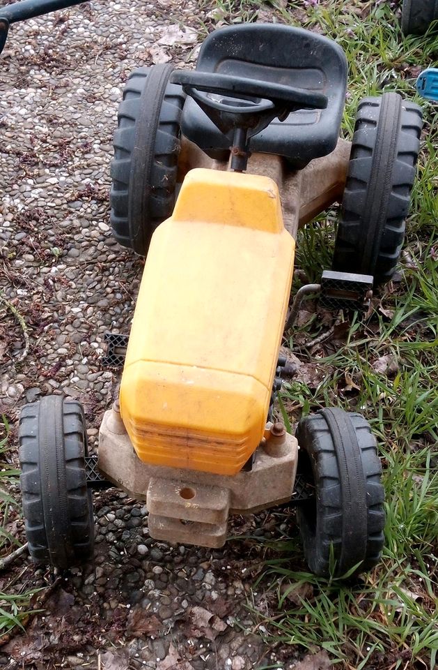 Kindertraktor mit Anhänger in Wiesbaden